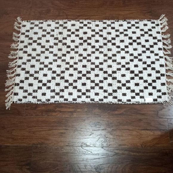 BLACK & CREAM 3' 7" X 2' RUG NWOT - Picture 2 of 5